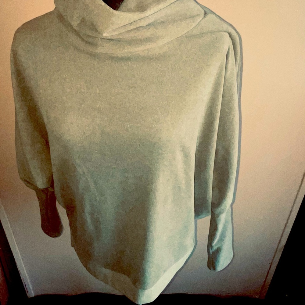 Comfy shawl top with dalmon sleeves
